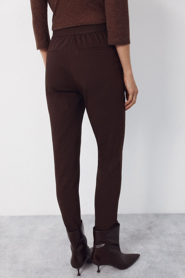 Cortefiel Pantal&oacute;n skinny el&aacute;stico Marr&oacute;n oscuro
