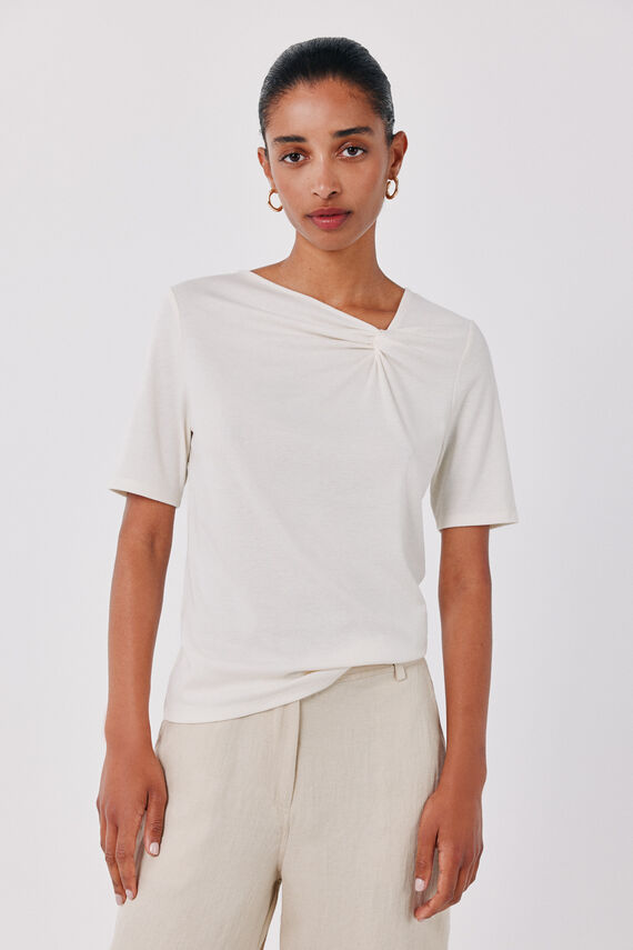 Camiseta nudo escote
