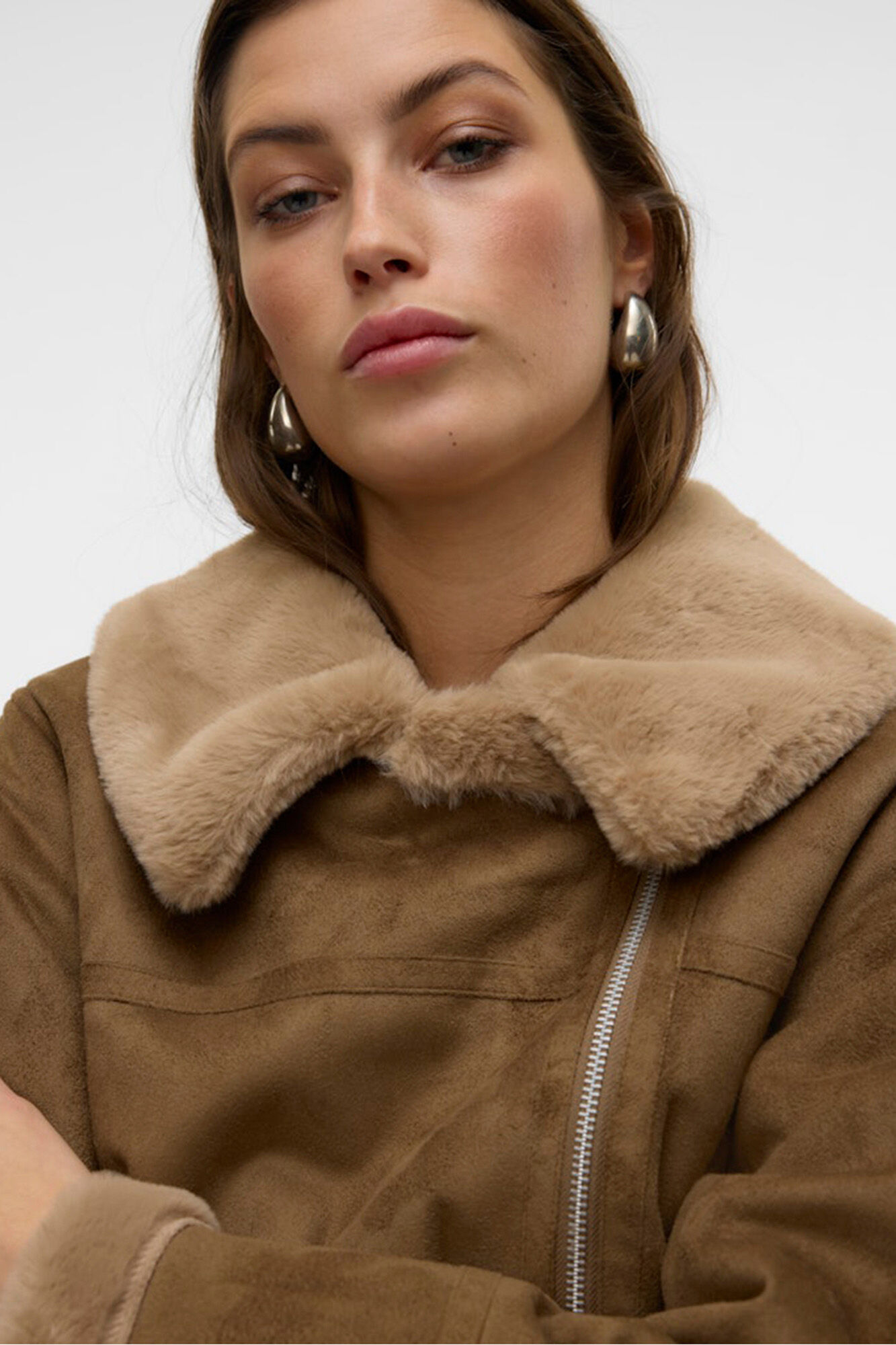 Vero Moda Blus&atilde;o de veludo com fecho-&eacute;clair para mulher