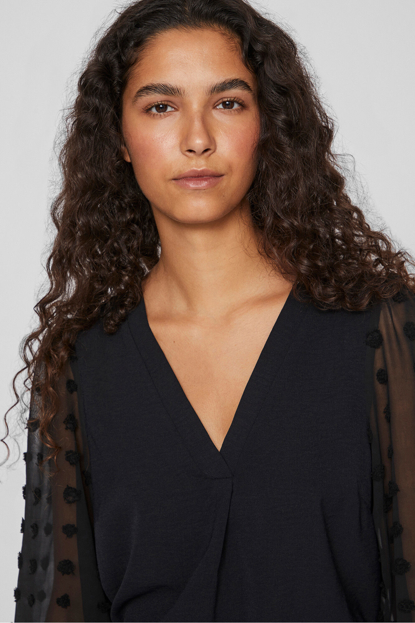 Vila Blusa con plumeti en mangas