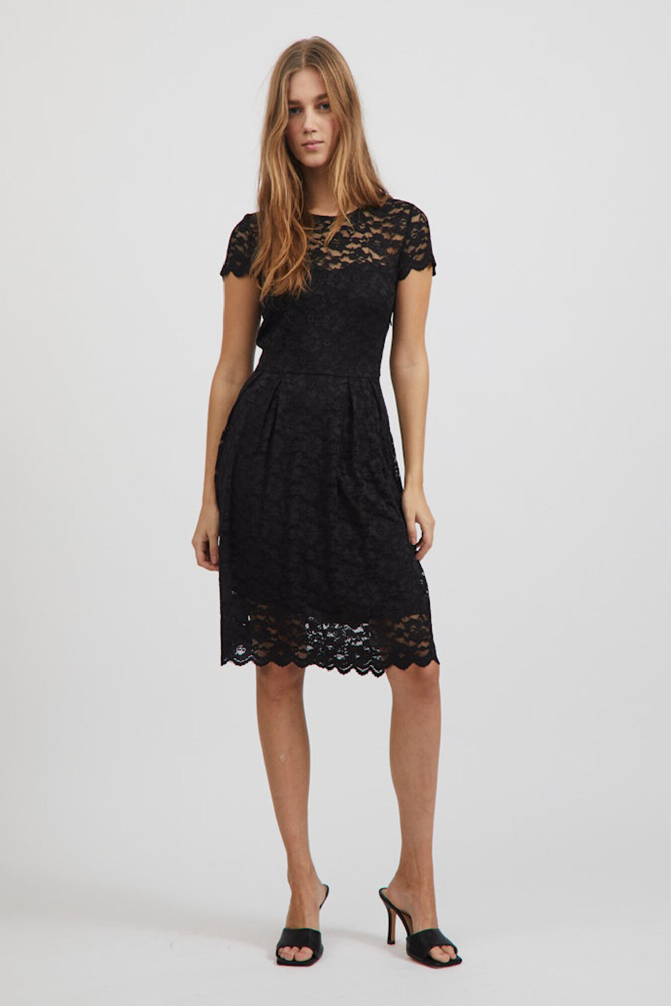 Vestido corto de fiesta con encaje Vestidos y monos de mujer Cortefiel