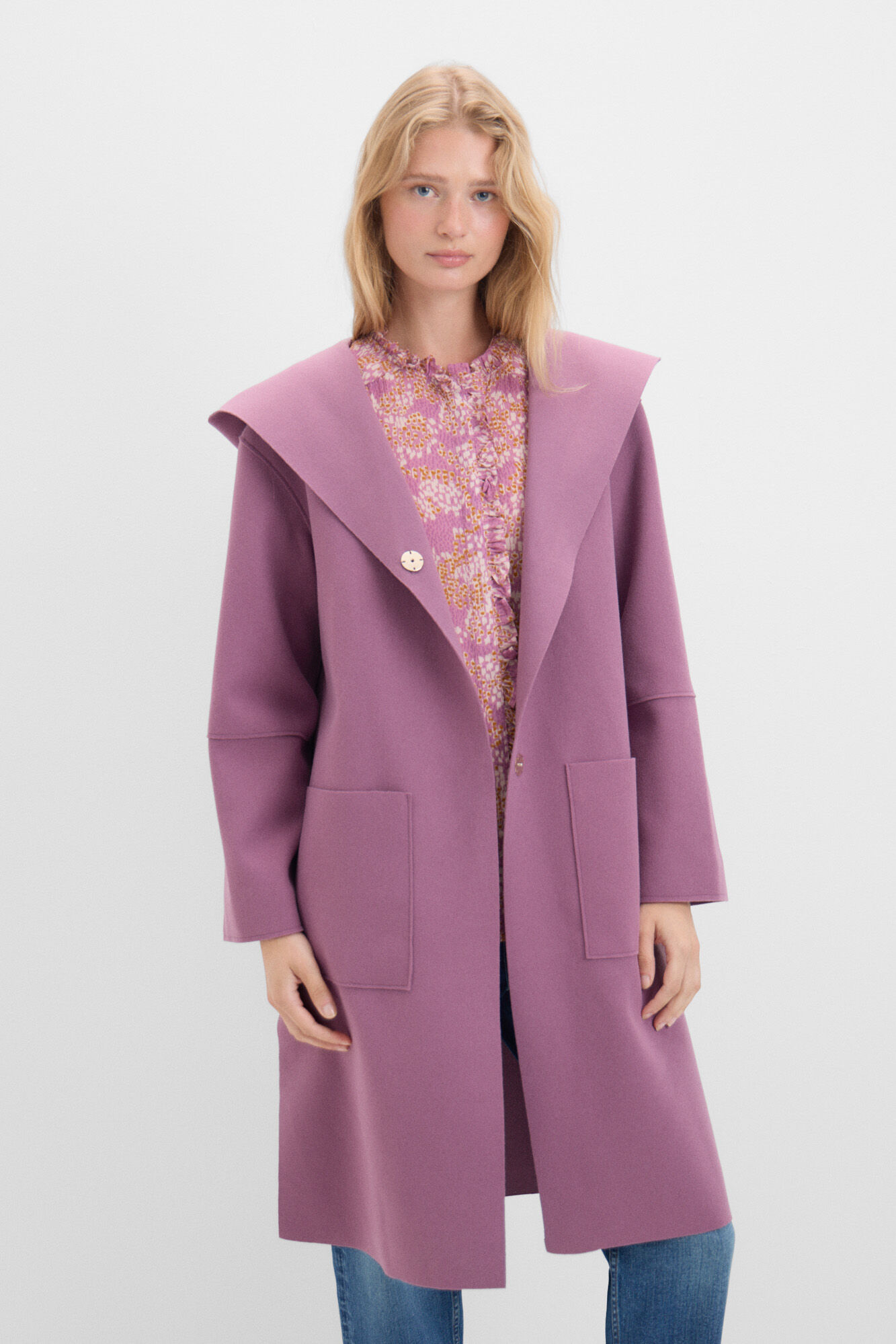 Lightweight fabric hooded coat Women s coats and parkas Cortefiel