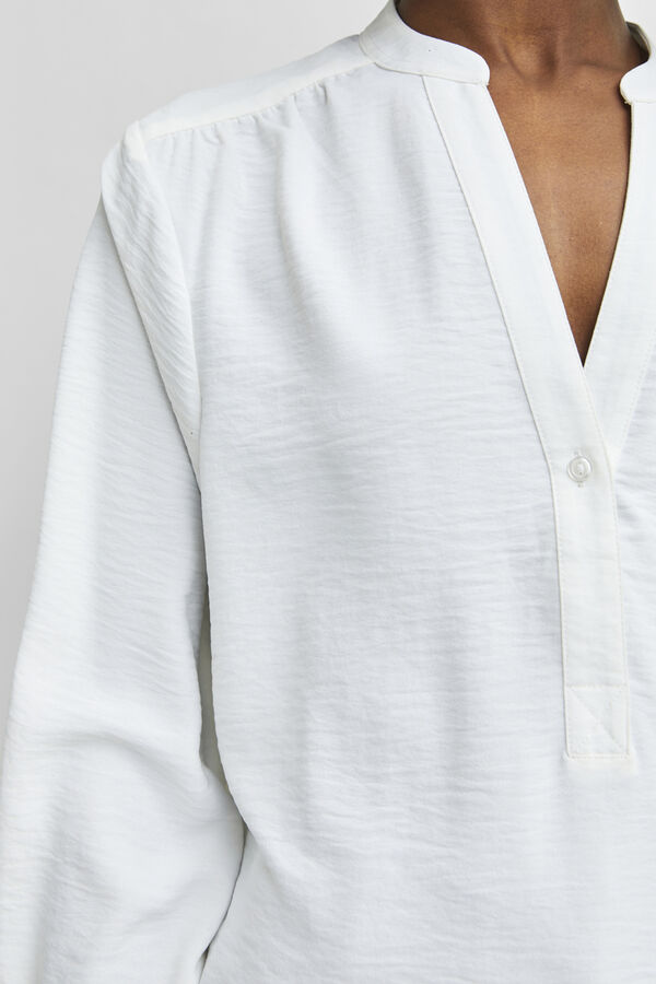 Cortefiel Flowing V-neck blouse made with recycled materials. White