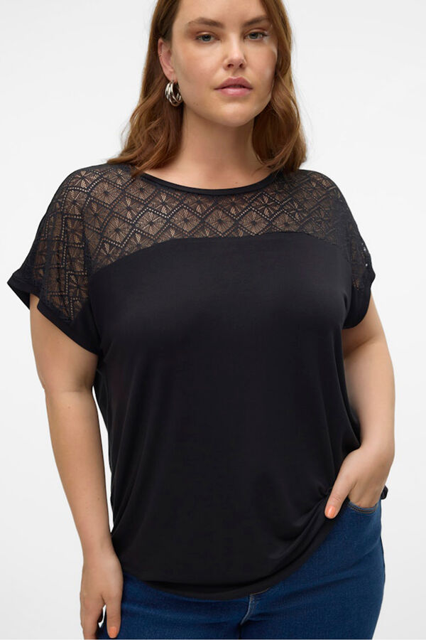 Vero Moda Curve T-shirt de renda plus size Preto