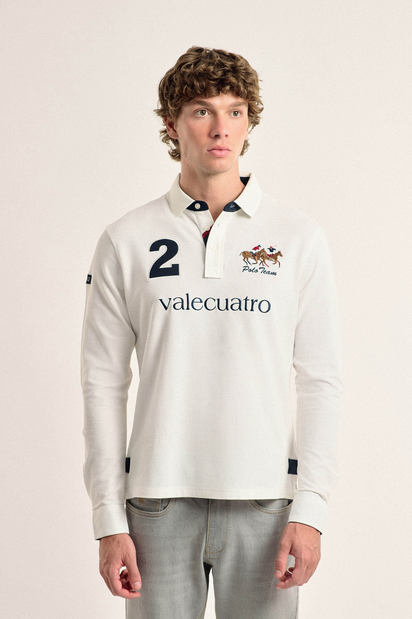Polo Valecuatro de hombre blanco roto modelo caballos Polos de hombre Cortefiel