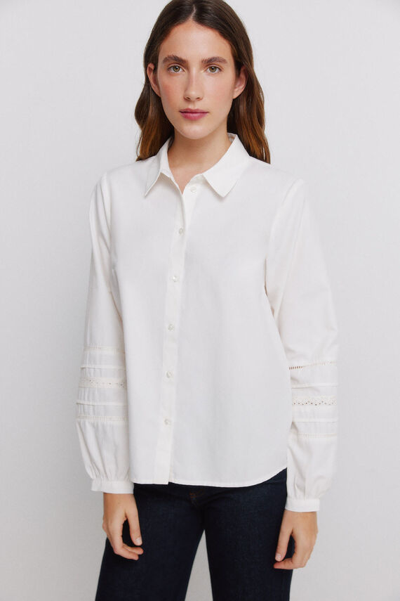 Camisa con mangas bordadas