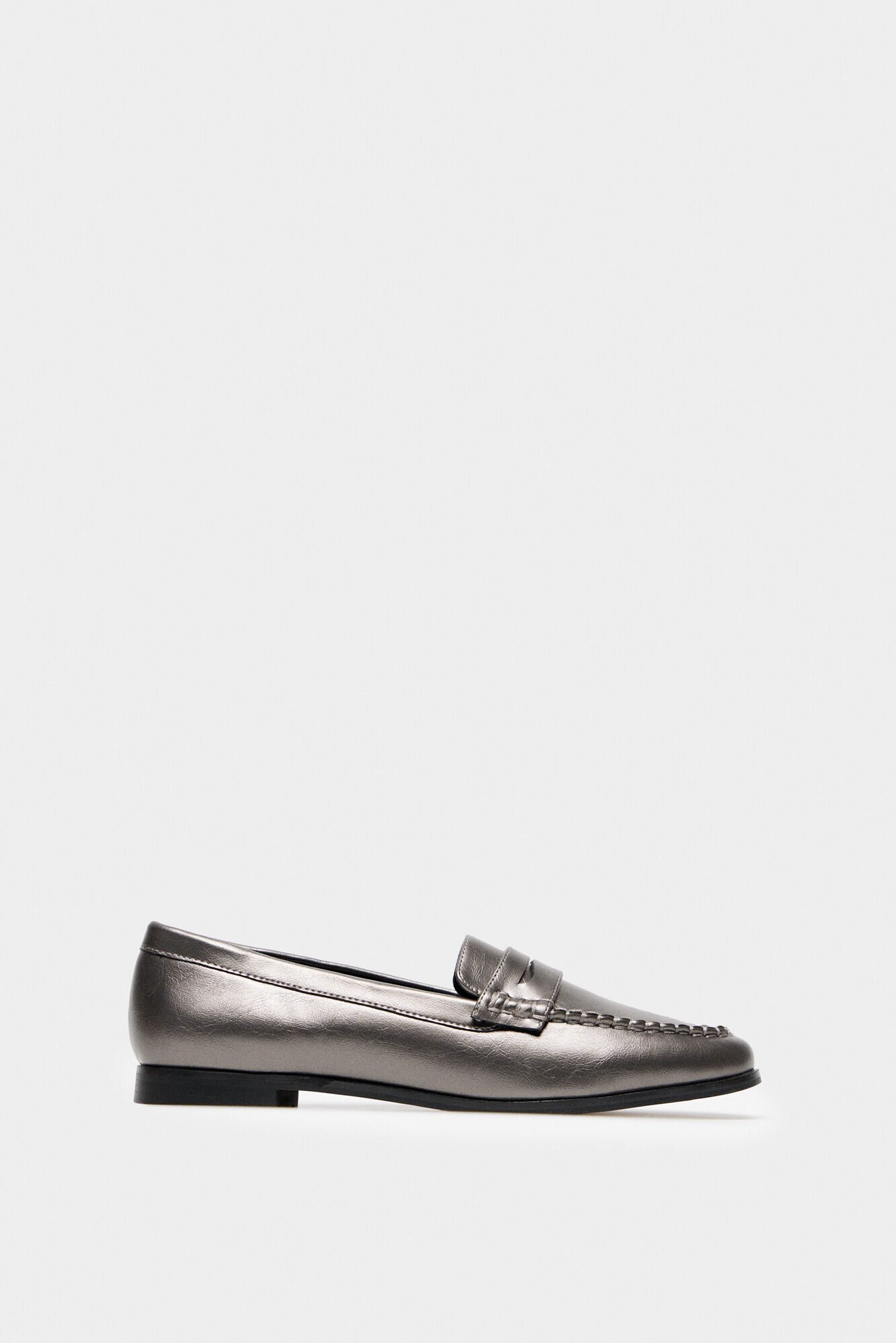 Mocas n plata Zapatos de mujer Cortefiel