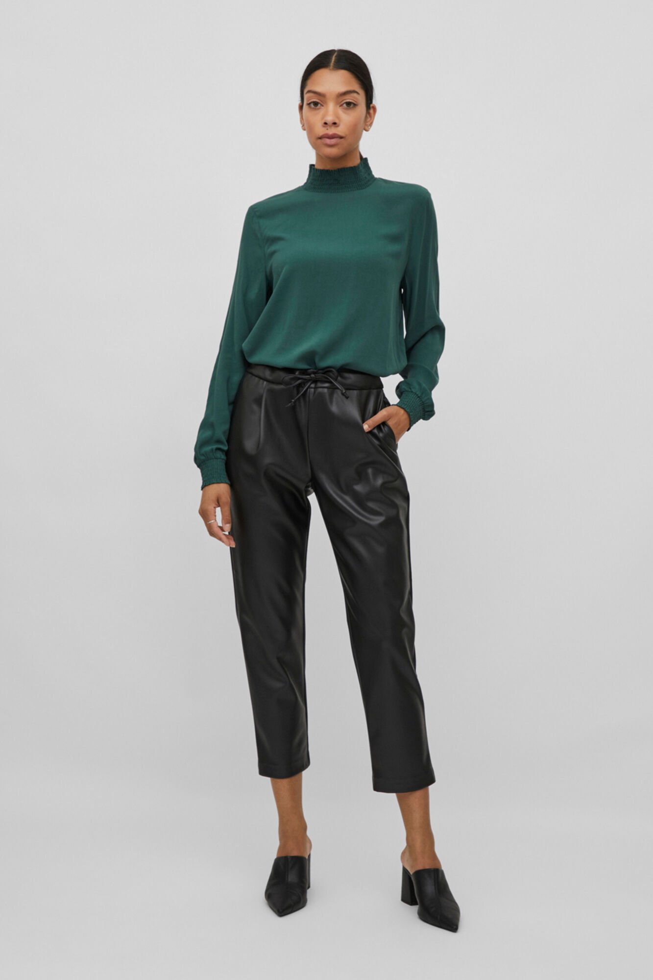 Pantalones efecto piel Pantalons pour femme Cortefiel