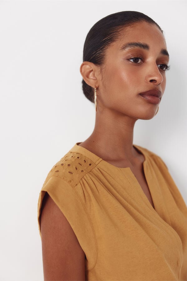 Cortefiel Embroidered back yoke t-shirt Gold