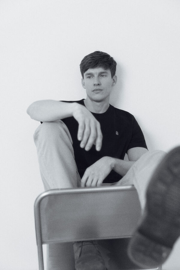 Cortefiel Camisola básica com bolso Preto