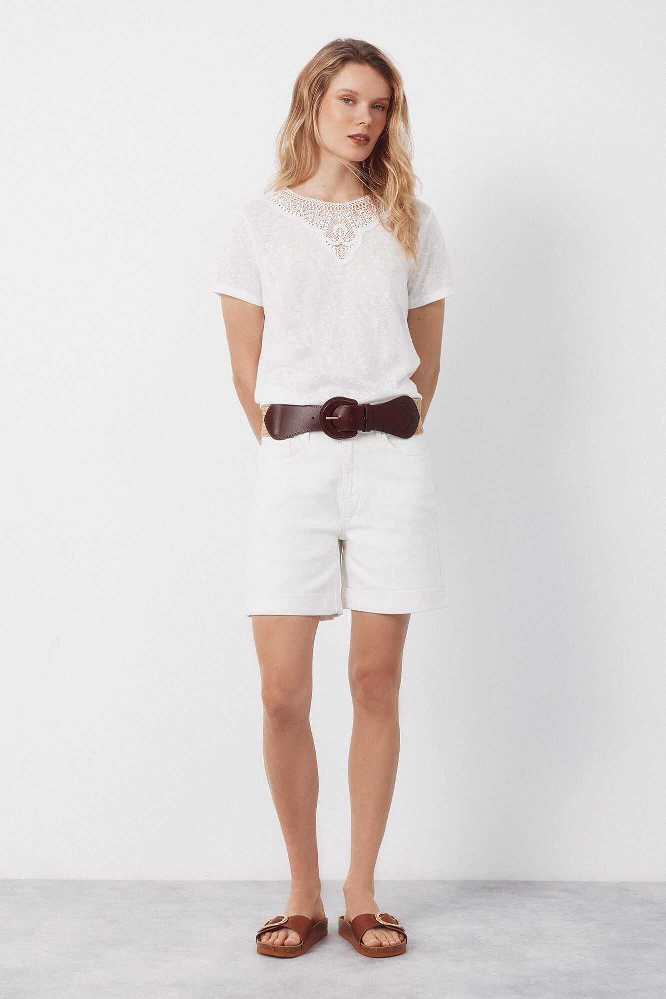 Cortefiel Camiseta escote guipur