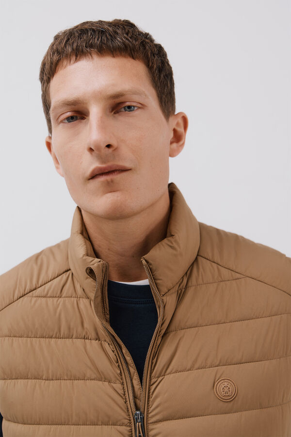 Cortefiel Ultra-light quilted gilet Beige