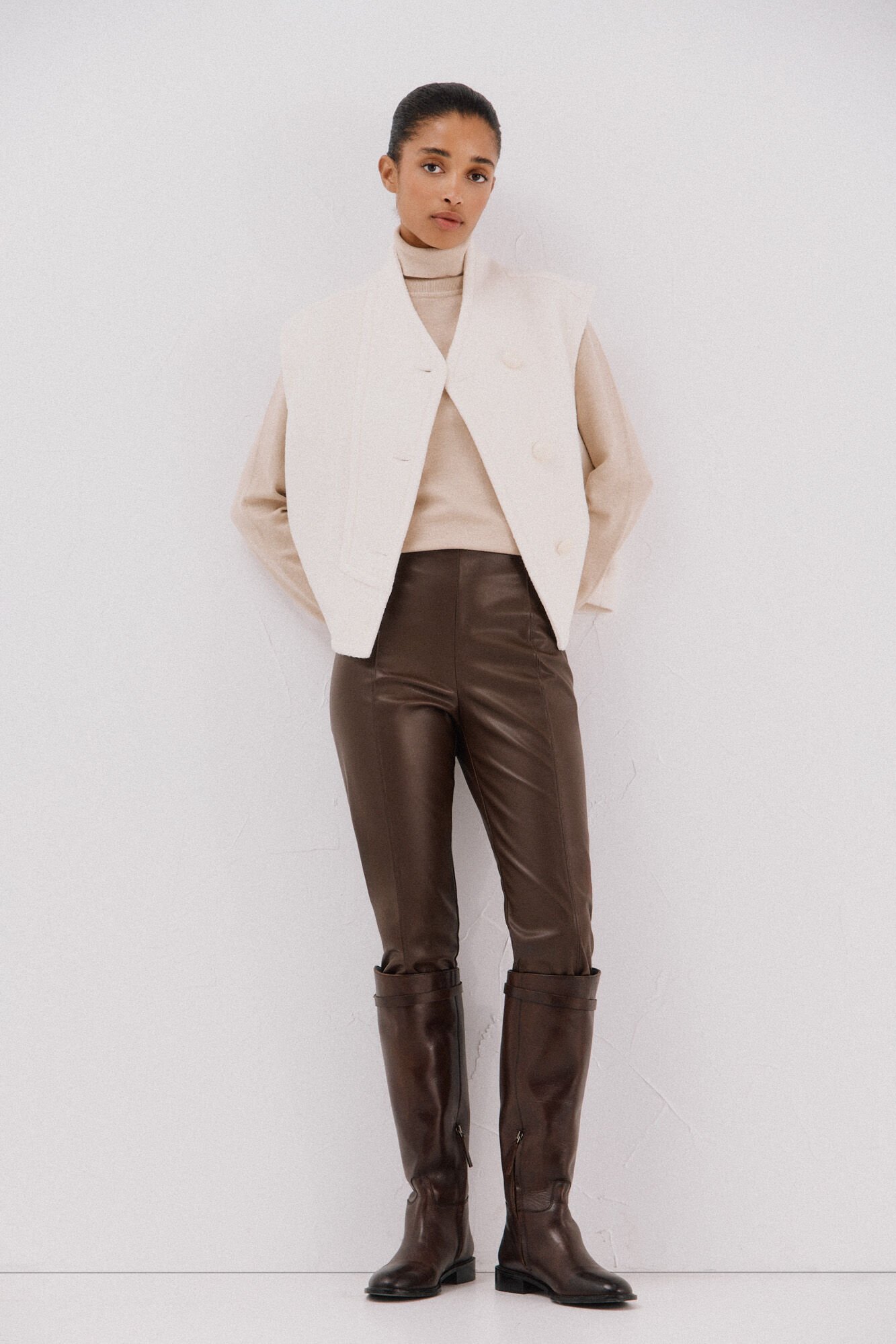 Cortefiel Women's stretch faux faux leather leggings