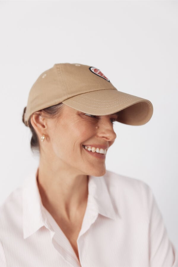 Cortefiel Little hearts cap Beige