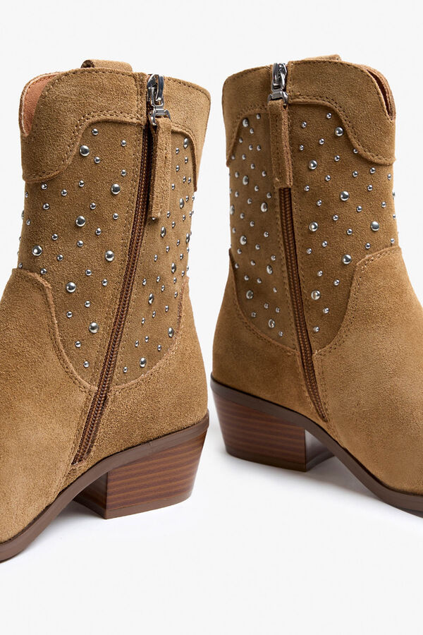 Popa Bota Botim com tachas feminina Castanho