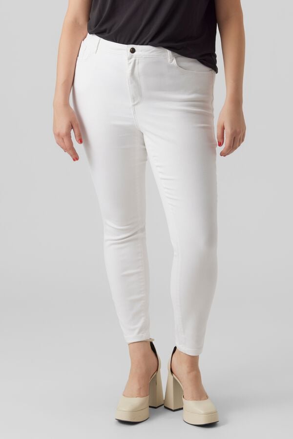 Vero Moda Curve Jeans slim tamanho grande Branco