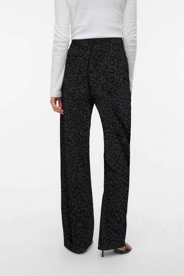 Vero Moda perna jeans larga com estampa animal  Preto