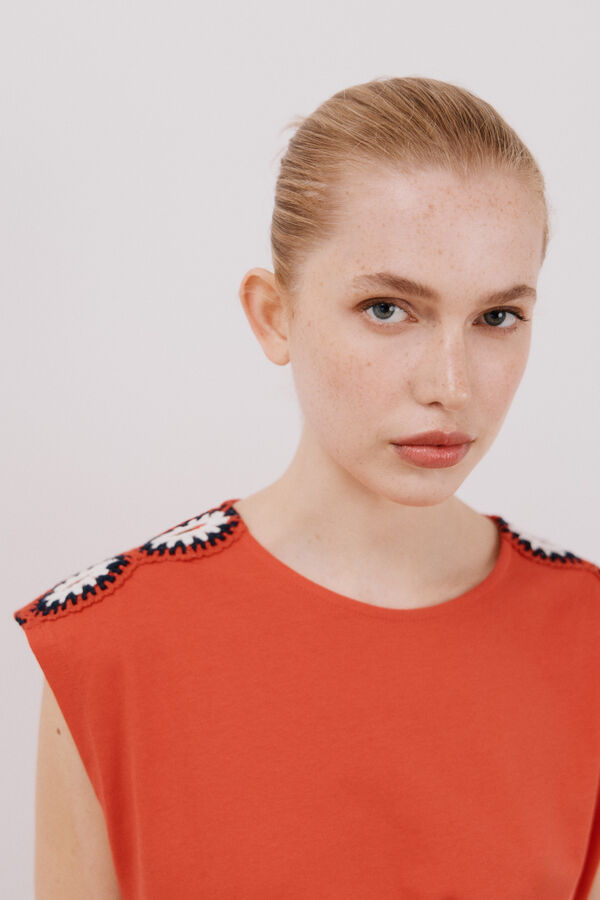 Cortefiel T-shirt detalhe crochet Vermelho