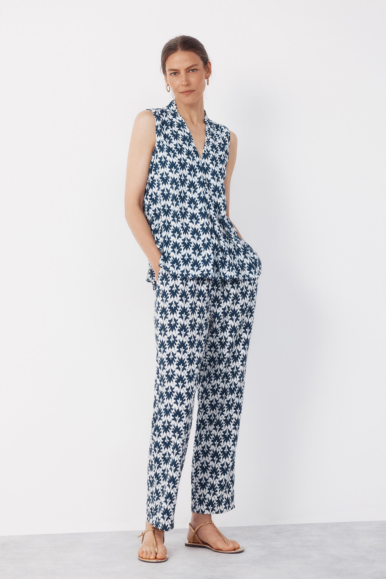 Cortefiel Flowing printed trousers