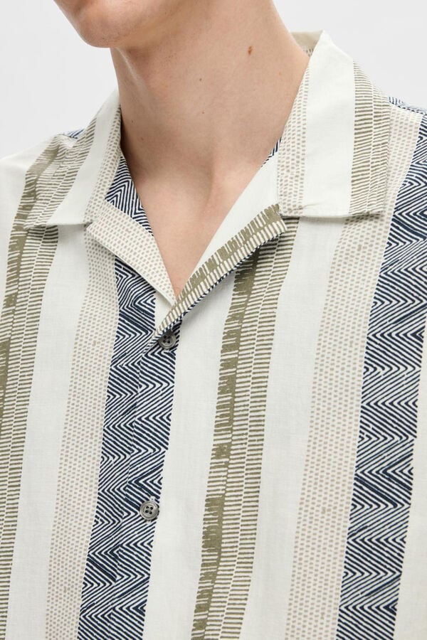 Cortefiel Camisa de manga corta confeccionada con lino y algodón reciclado. Blanco