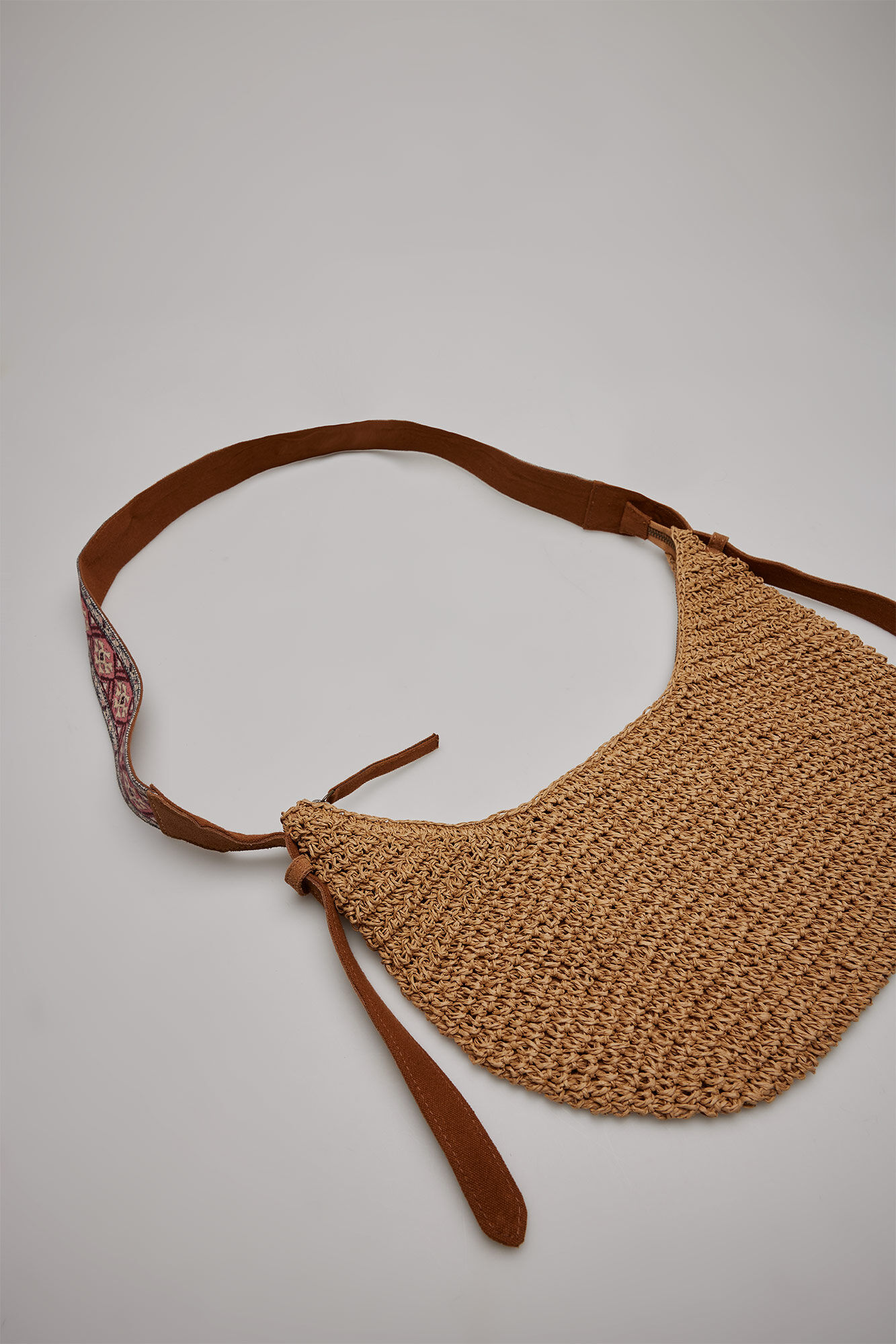 Raffia crossbody bag Women s bags Cortefiel