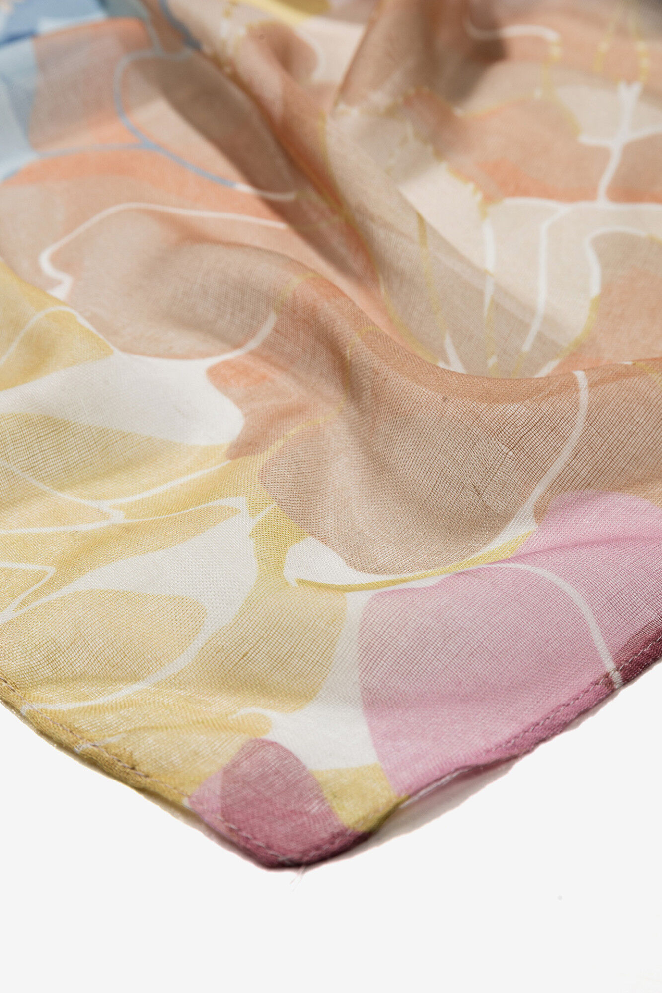 Vilanova Pa&ntilde;uelo rectangular efecto lino con estampado floral.