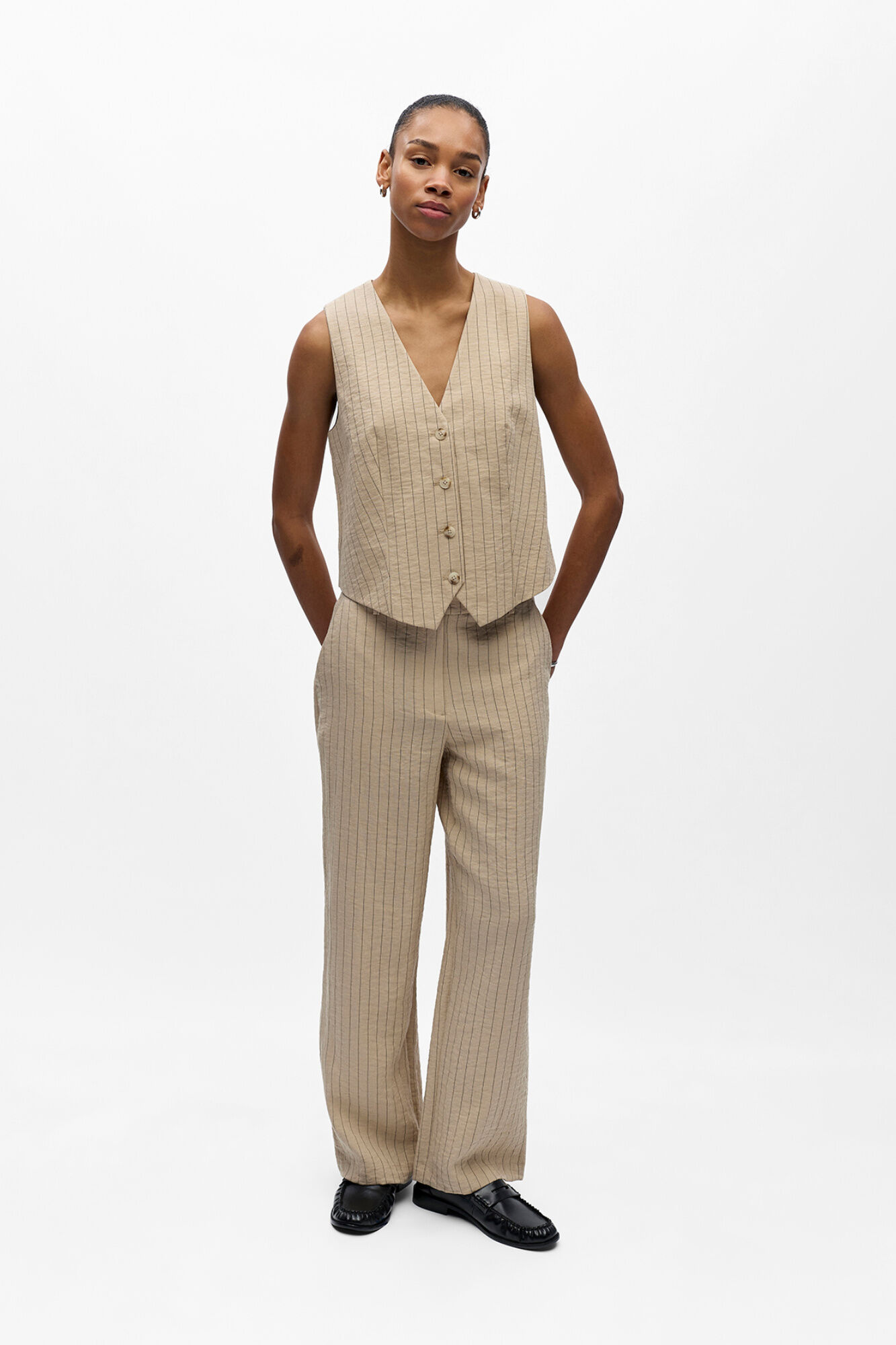 Object Cal&ccedil;a larga &agrave;s riscas