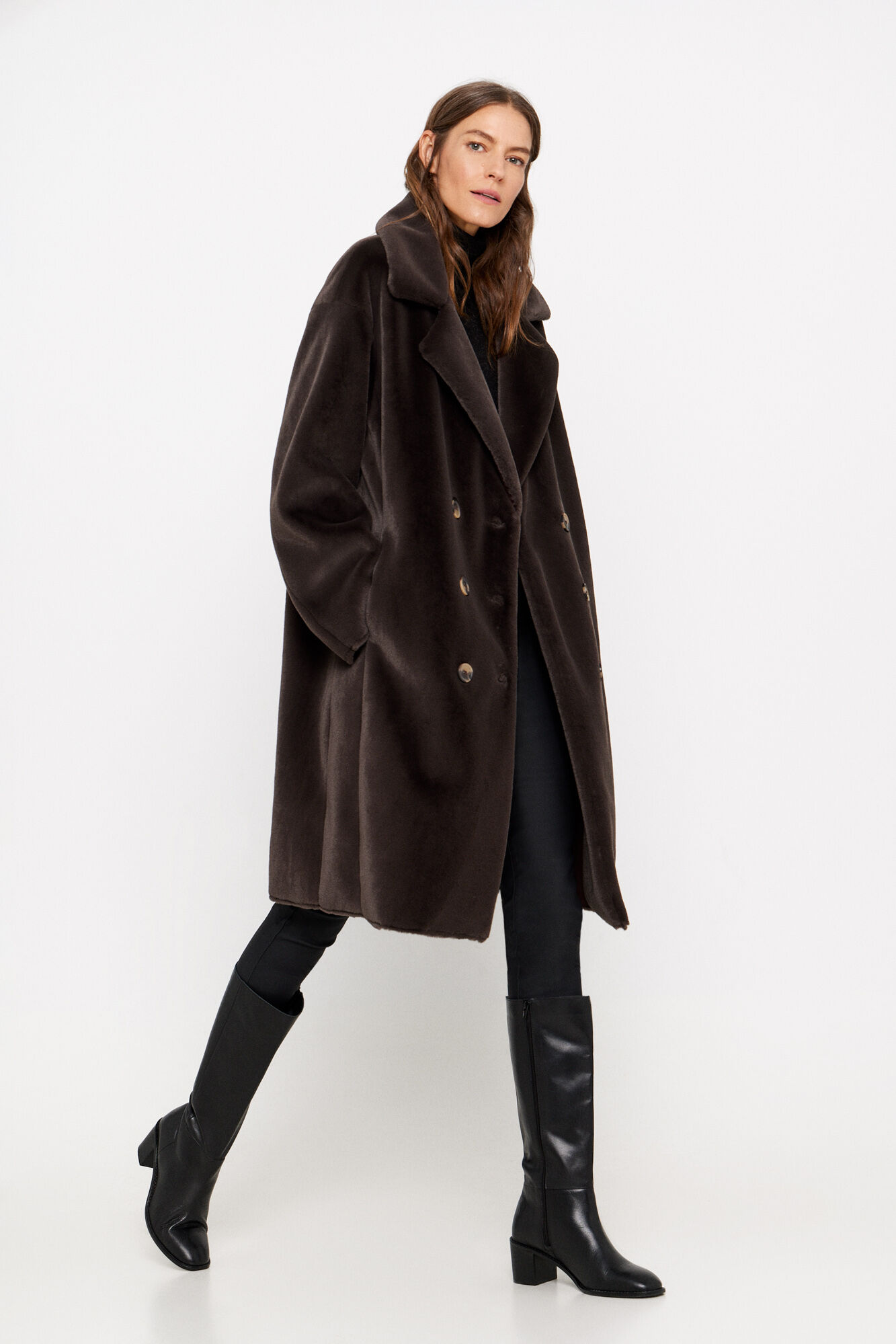 Faux fur coat Women s coats and parkas Cortefiel