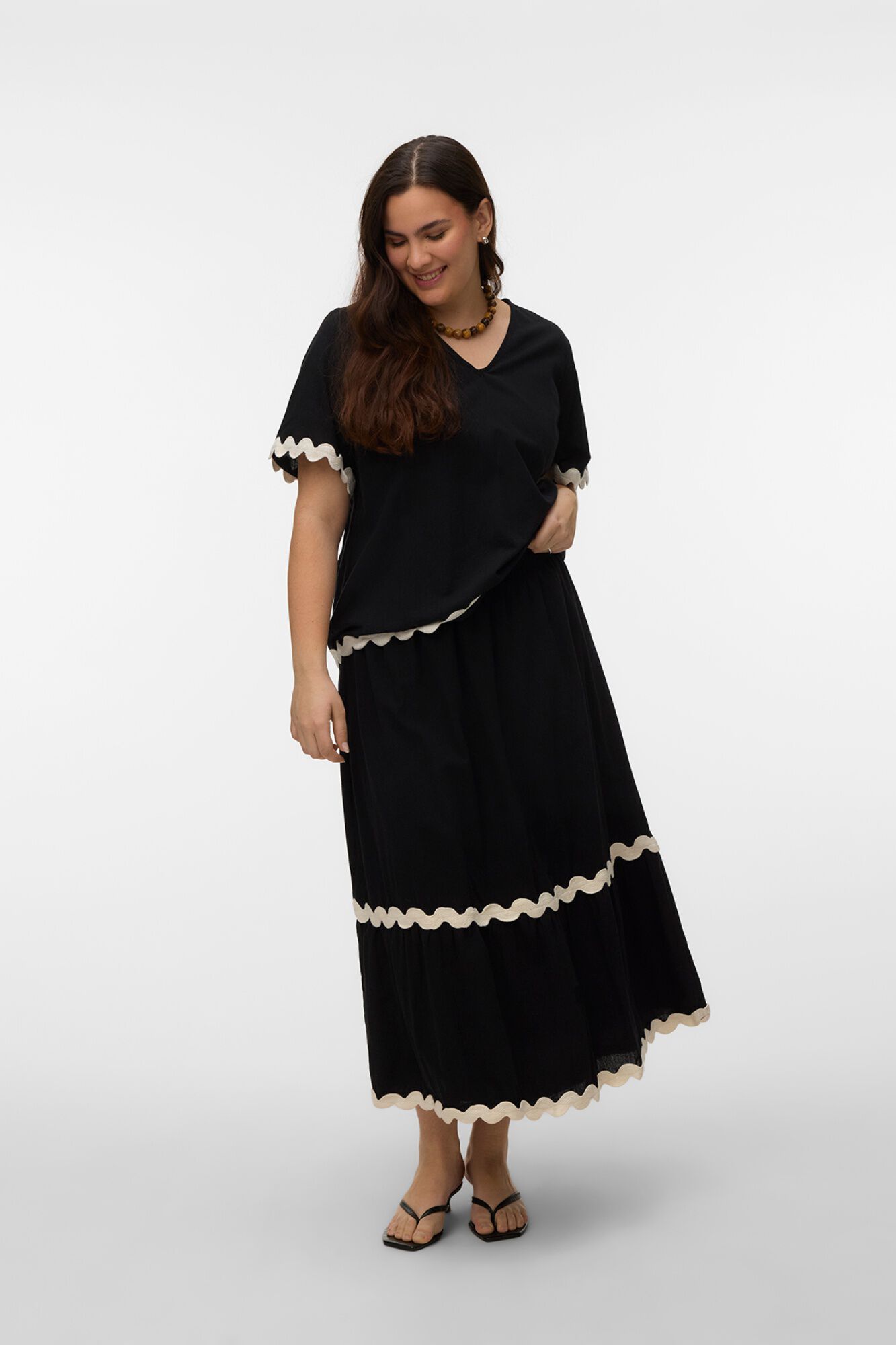 Vero Moda Curve Top detalles bordados talla grande