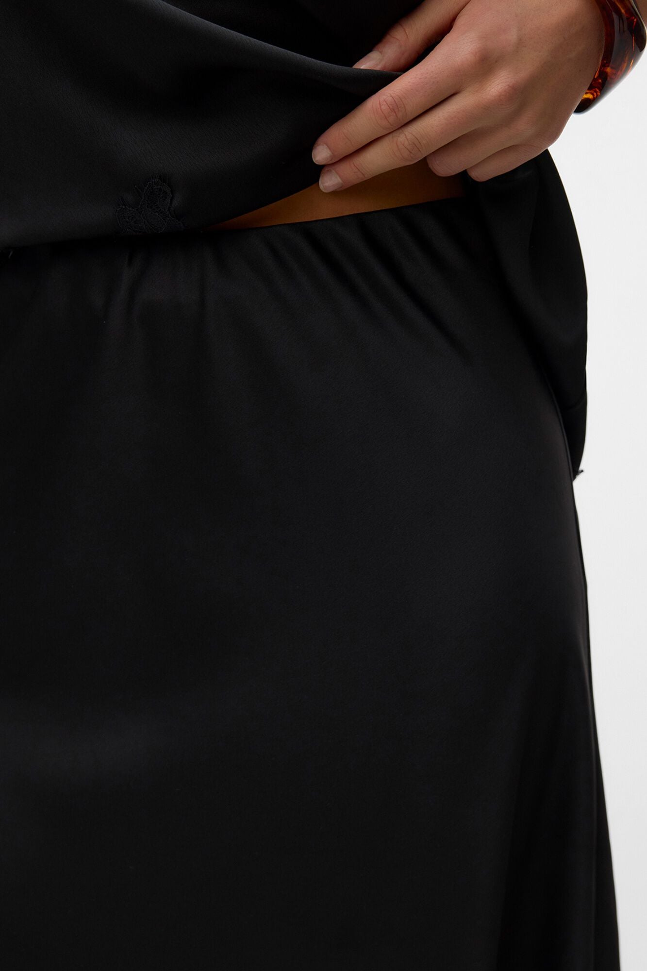 Vero Moda Saia comprida acetinada