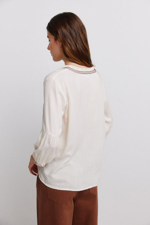 Vila Blusa boho com bordados em contraste Tostado