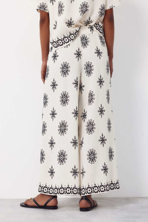 Cortefiel Cal&ccedil;as estampadas Impress&atilde;o