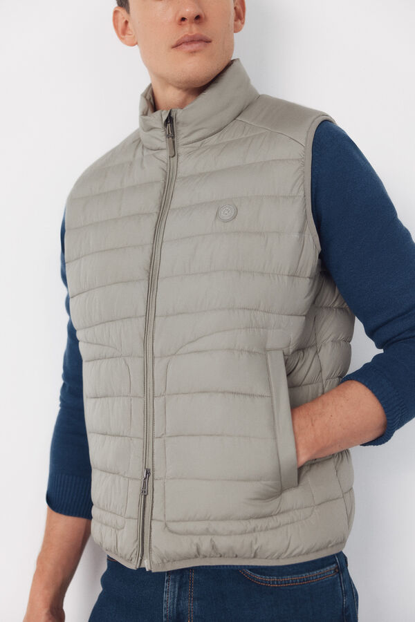 Cortefiel Ultra-light quilted gilet Kaki