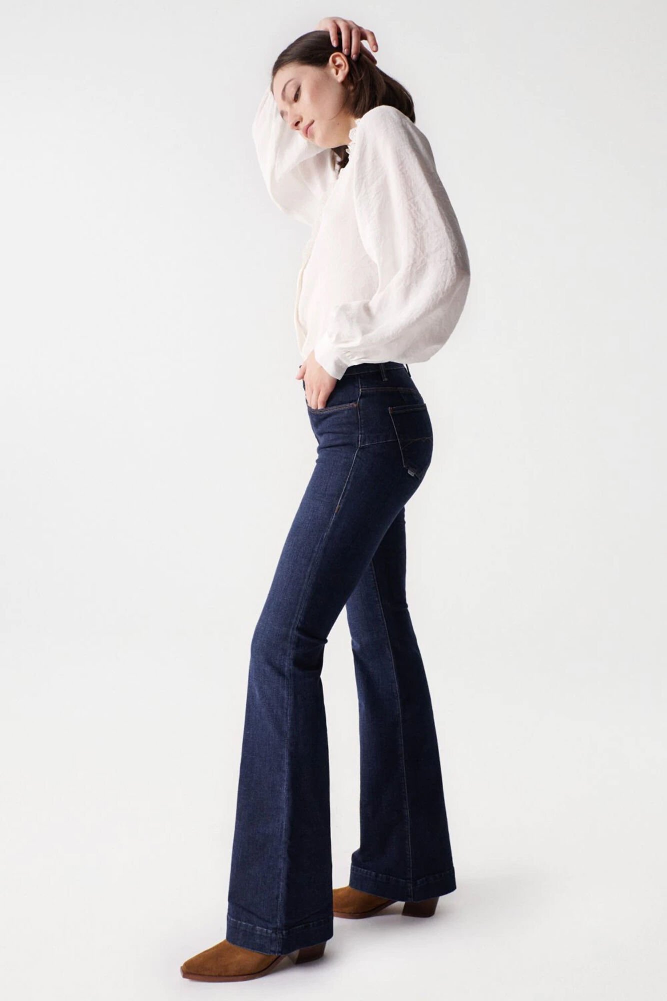 Vaqueros destiny push up flare con lavado oscuro Pantalones vaqueros de mujer Cortefiel