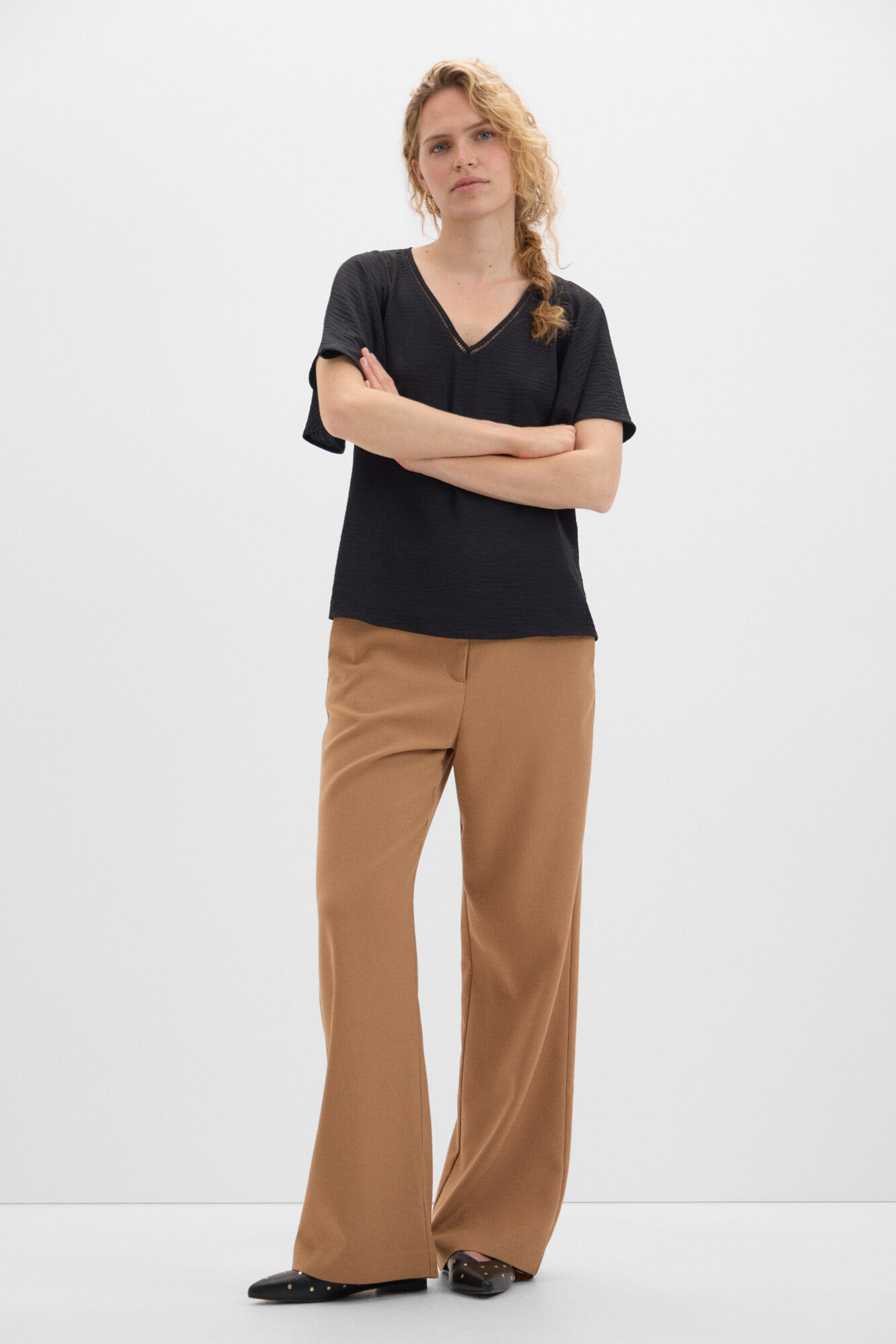 Blusa escote pico detalle encaje Women s blouses Cortefiel