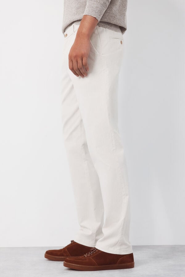 Cortefiel Regular cotton- linen chinos trousers Ivory