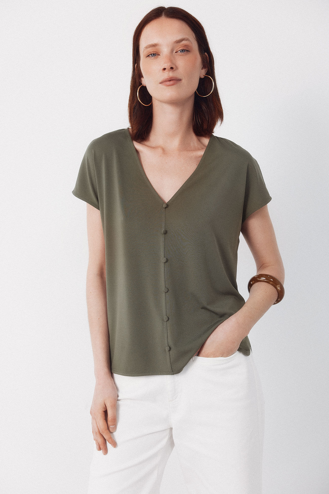 Cortefiel V- buttons neckline v