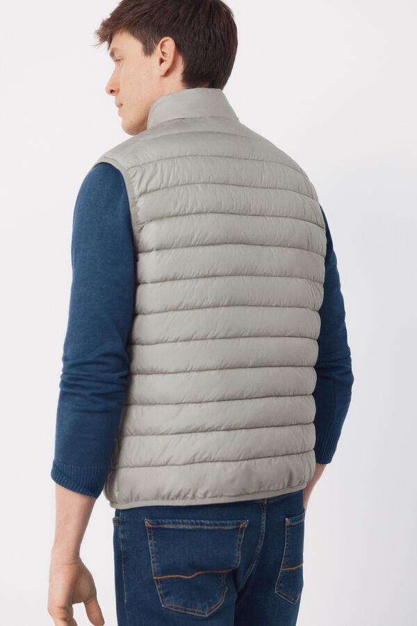 Cortefiel Ultra-light quilted gilet Kaki