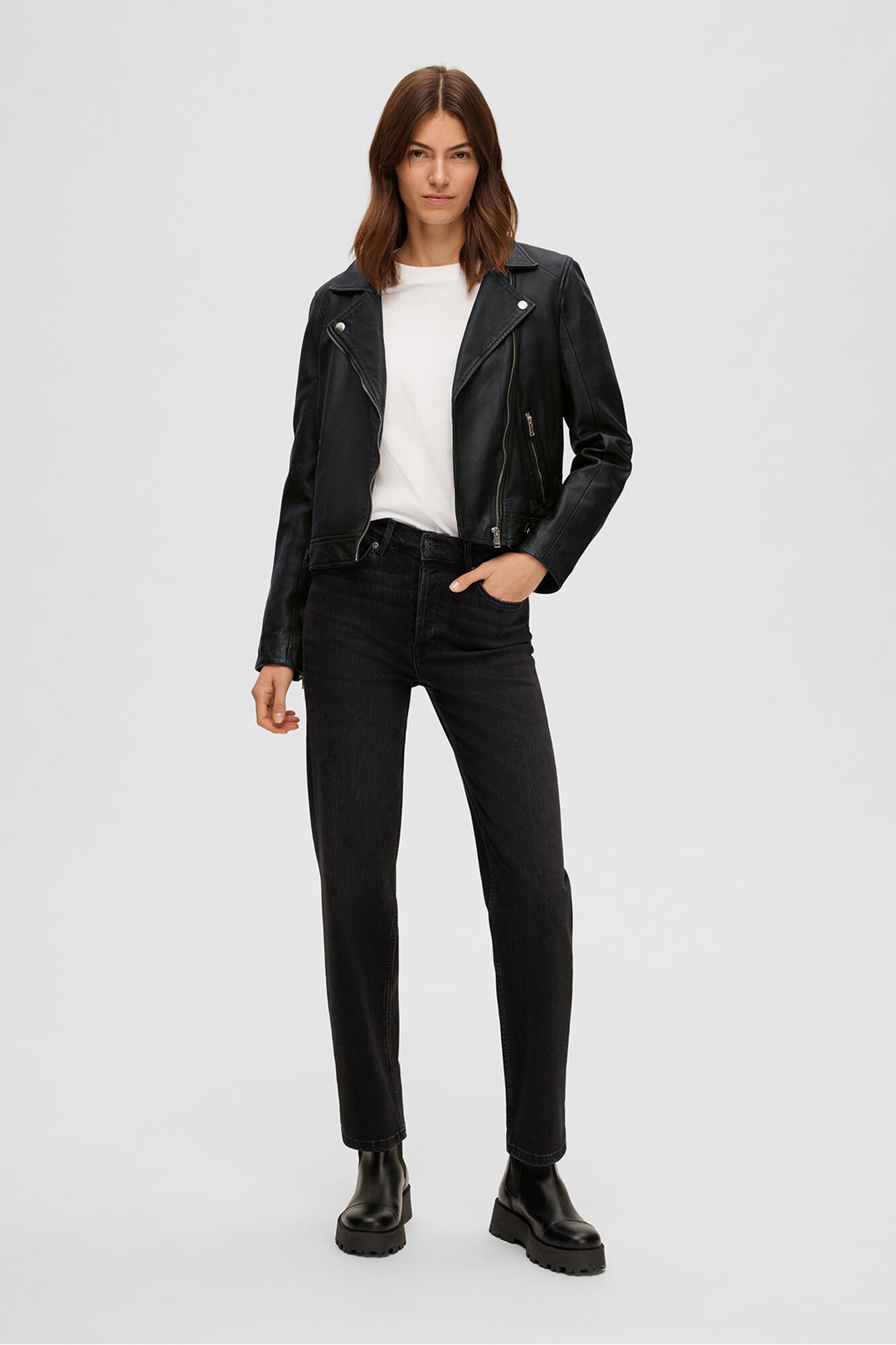 Selected Blus&atilde;o biker cropped 100% couro.