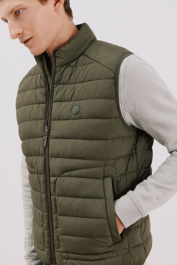 Cortefiel Ultra-light quilted gilet Kaki