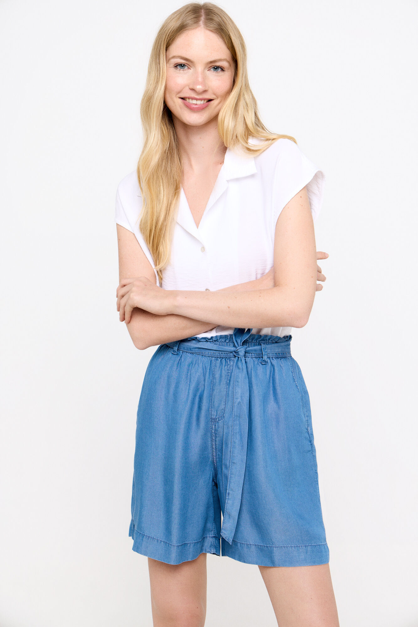 Fluid Tencel Bermuda shorts Women s trousers Cortefiel