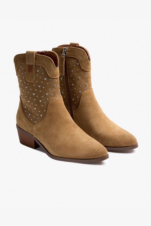 Popa Bota Botim com tachas feminina Castanho