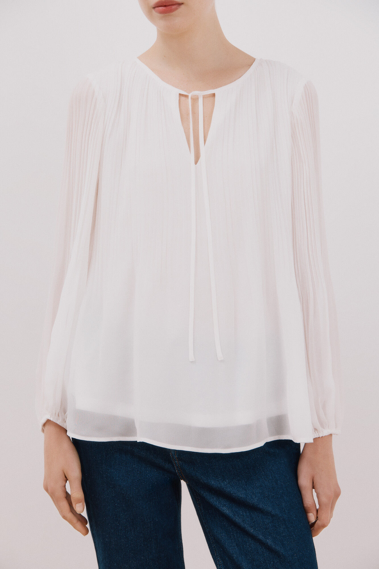 Cortefiel Blusa plissada com decote em bico