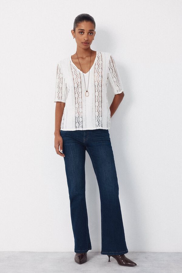 Cortefiel A blusa tem bico em decote Branco