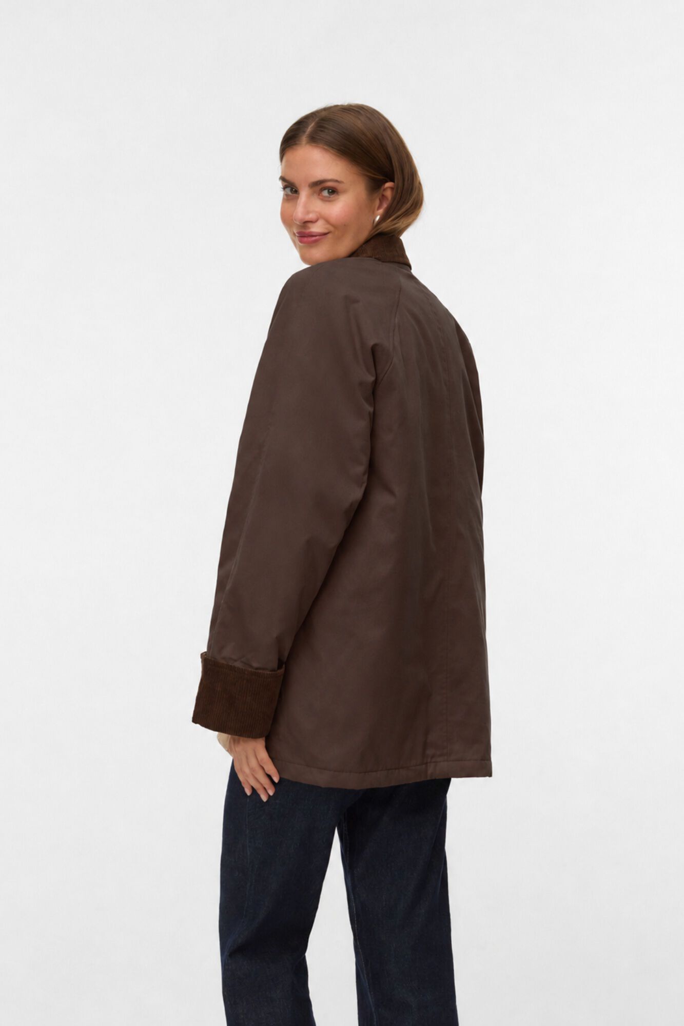 Vero Moda Parka leve com gola de bombazina