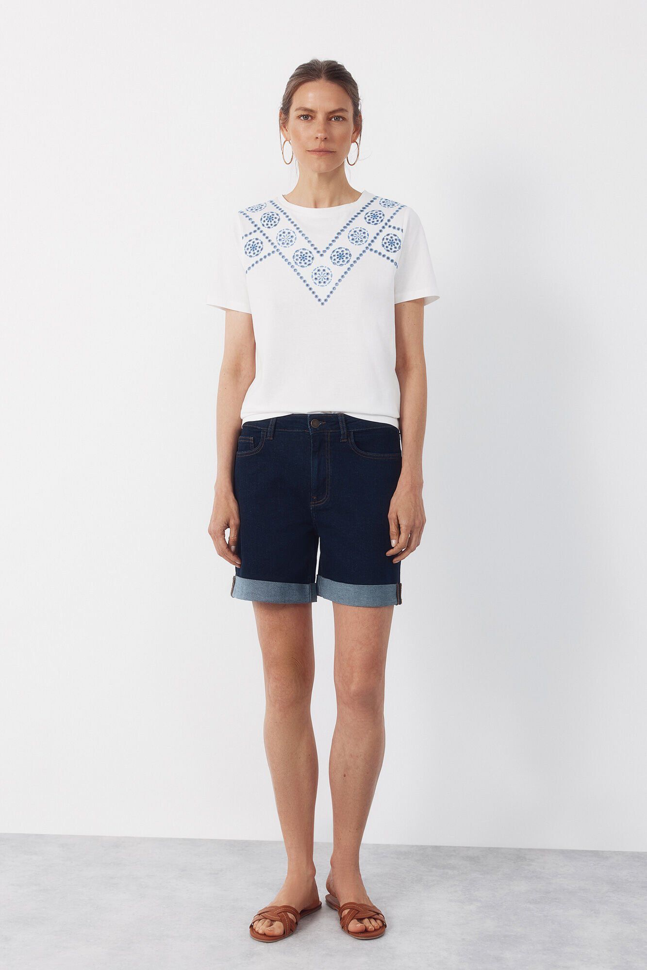 Cortefiel Camiseta bordado posicional