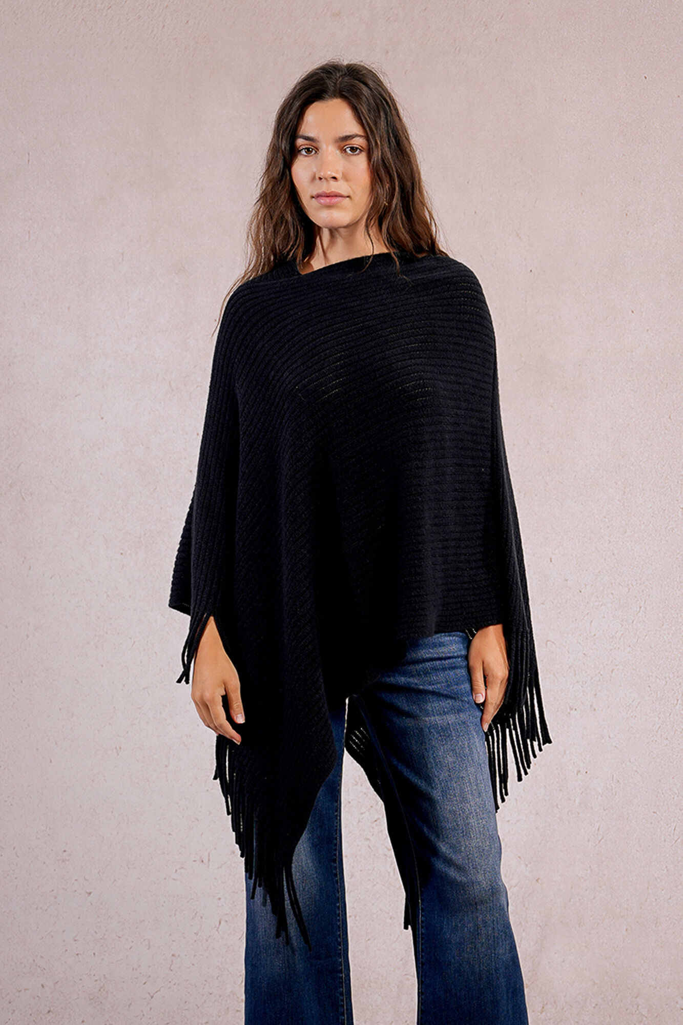 Molly Bracken Poncho assim&eacute;trico com franjas