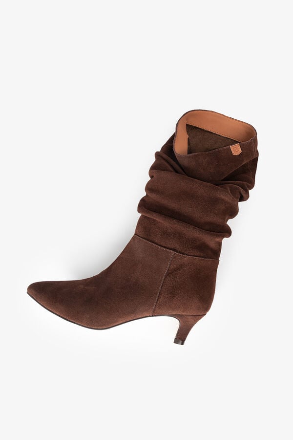 Popa Botas feminina de camurça Nirvana Castanho