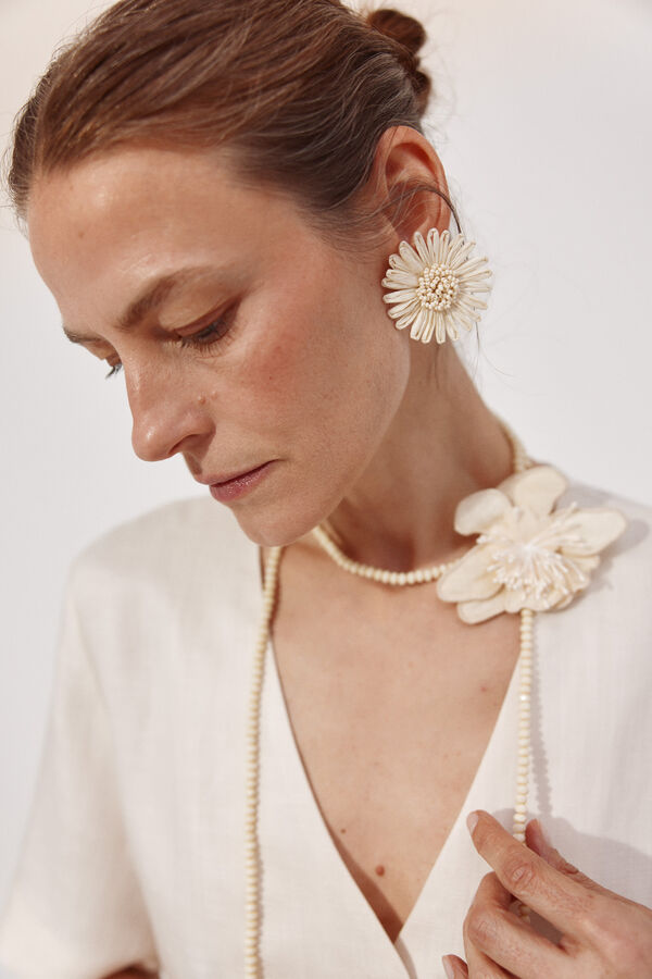 Cortefiel Pendientes margaritas Marfil