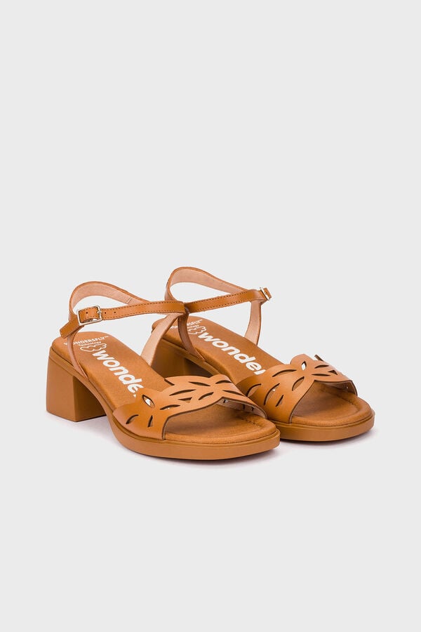 Wonders Sand&aacute;lias Moai01 Castanho